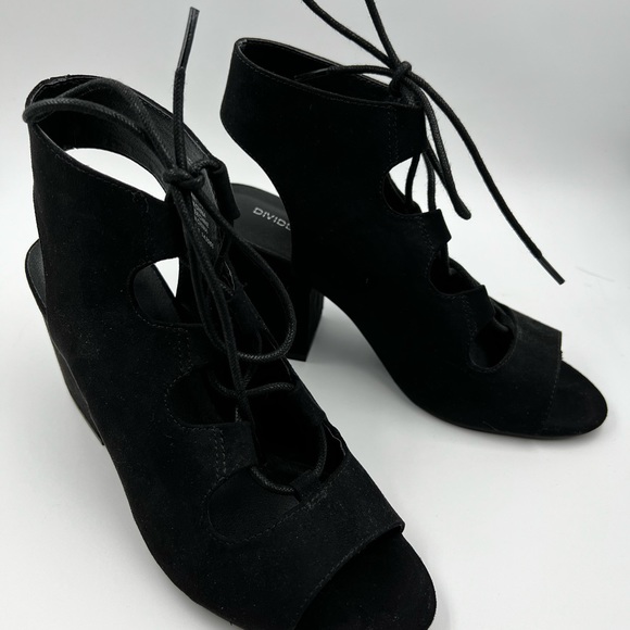 Black strappy lace up heel sandal - Picture 2 of 4